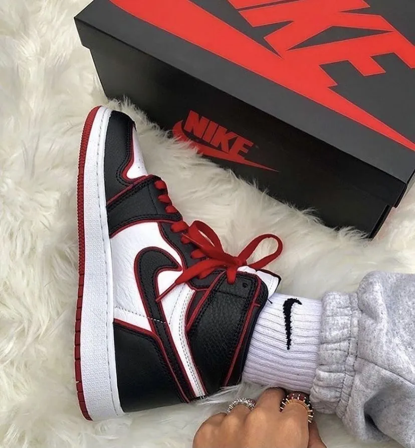 1 Retro High "Bloodline (EU 40)